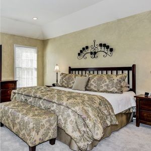 Windsor Croscill Comforter & Dust Ruffle
